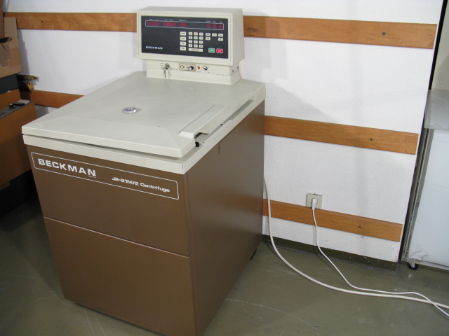 show picture gallery for High-speed Refrigerated centrifuge Beckman J2-ME (#3022) ...